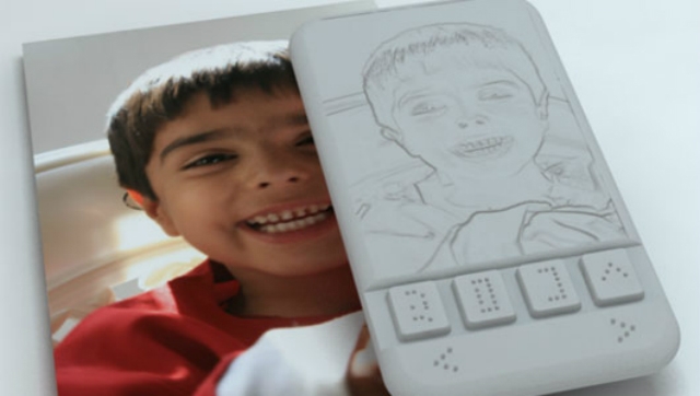 Desarrollan un primer smartphone Braille para invidentes
