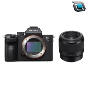 Cámara Sony Alpha A7 III full frame con lente Sony 50mm, combinación ideal para fotografía profesional con excelente rendimiento en retratos, baja luz y grabación en 4K.