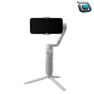 Estabilizador Zhiyun Smooth-Q4 montado con un smartphone, ideal para grabaciones estables en movimiento
