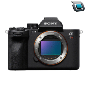 Cámara sin espejo Sony a7R V Full Frame de 61 MP con video 8K sobre fondo blanco.
